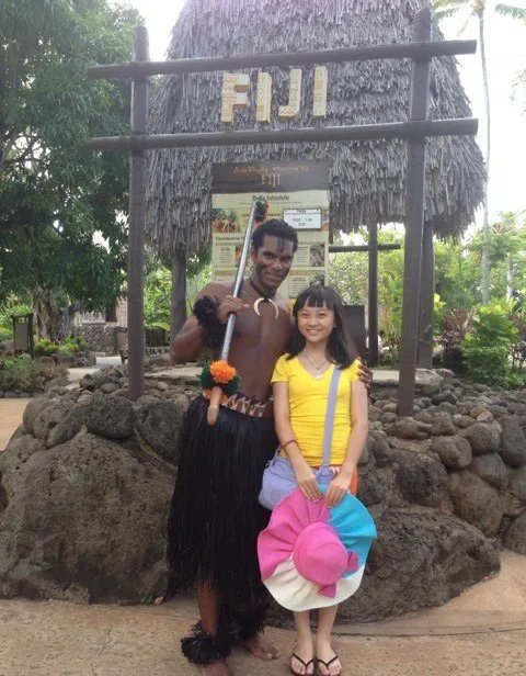 林妙可携全家去夏威夷度假 穿泳衣身体已发育！