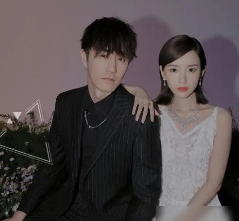 毛晓彤杨玏大银幕合体《一年之痒》，这部剧讲述的是什么故事？