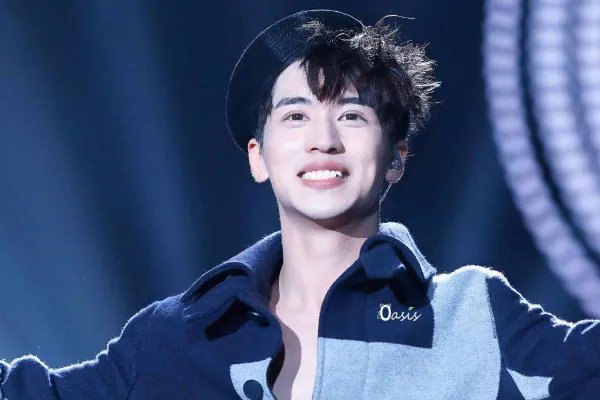 三线艺人他们的收入是大概什么水平？