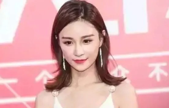 同样是王思聪的前女友，雪梨是凭借什么自创品牌，身价过亿成为豪门网红？