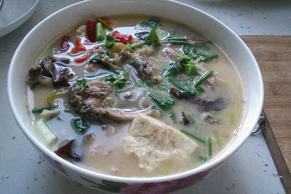 草鱼汤的做法，草鱼汤怎么做好吃，草鱼汤的家常