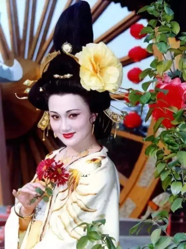 马苏在最新一期《国家宝藏》扮杨贵妃惊艳四座，哪些女明星扮过杨贵妃？