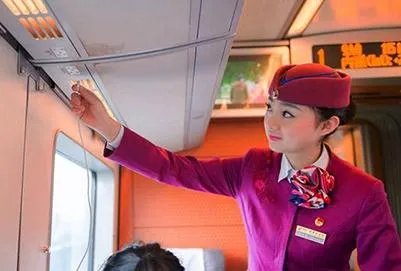为什么高铁上的乘务员到站后不下车？