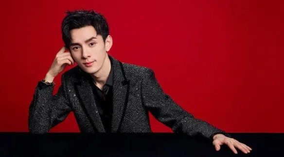 李佳琦为线下活动保安推人道歉 李佳琦道歉 李佳琦为推人道歉