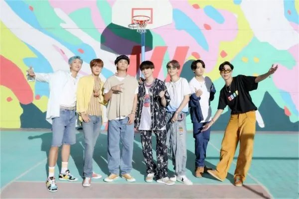 朴柱昊的儿子建厚唱防弹少年团的新曲《炸药》，好听吗？