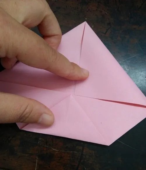 怎么用折纸制作糖果盒子