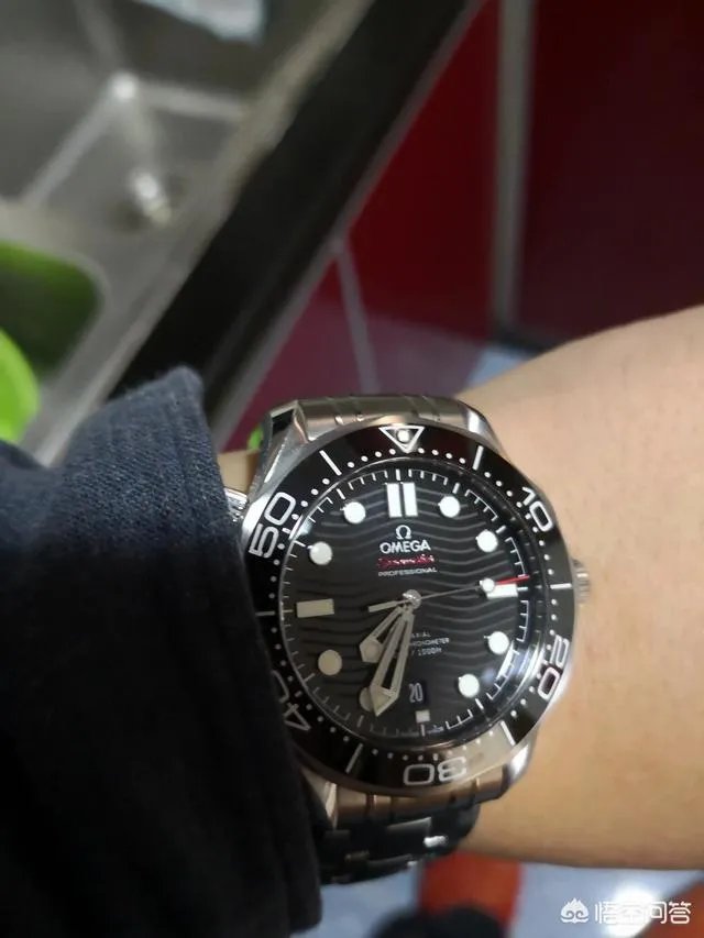 欧米茄新海马300和泰格豪雅摩纳哥选哪个？