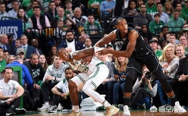 绿军横扫步行者，雄鹿横扫活塞也在即，季后赛次轮两队再狭路相逢，会擦出怎样的火花？