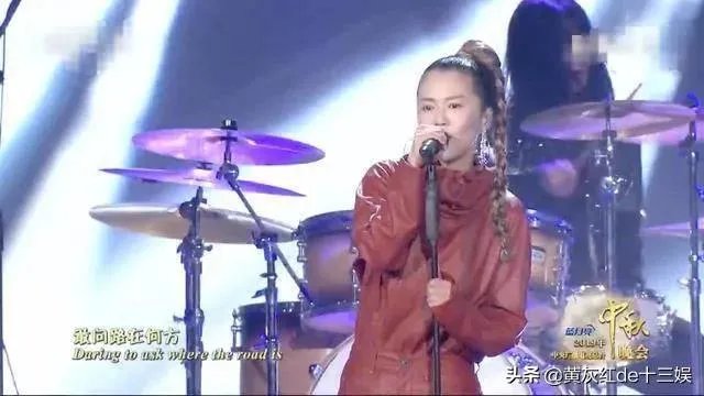 谭维维改编的摇滚《敢问路在何方》，为何大家反响如此强烈？