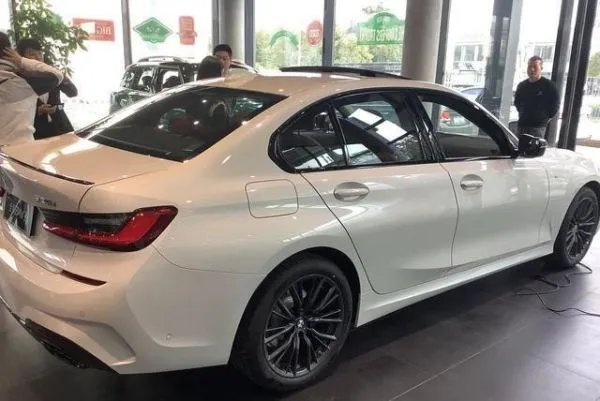 2021款宝马3系实车到店！最高优惠4.52万元
