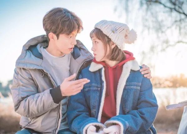 中国单身成年人口达2亿，可为什么在朋友圈秀恩爱的人还如此之多？