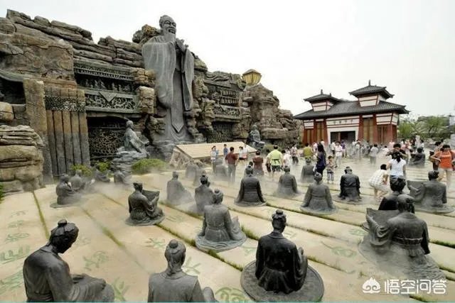 《春秋》是按什么记事的？