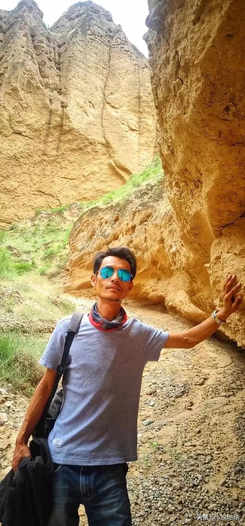 驴友拿出她的吃的跟我们分享