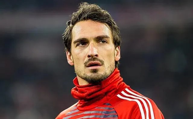 怎么评价《天下足球》评选的“黄金十年”最佳阵容？