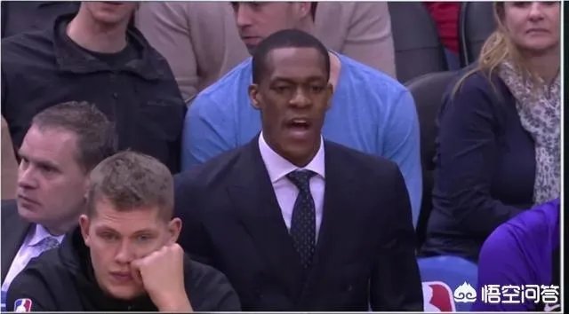 沃顿被逐,隆多起来整理西装,暂停间球员都聚向隆多,助教很无奈,你怎么看?