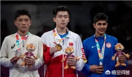 青奥会王楚钦4-1痛击张本智和夺冠，单局仅让对方得1分，夺冠后脱衣庆祝，你怎么看？