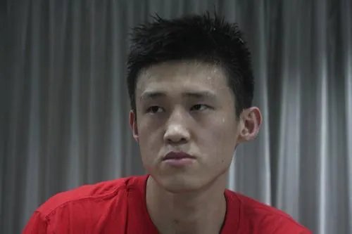 周鹏左脚第五跖骨骨裂,将无缘世界杯!中国男篮锋线上还能依赖谁?