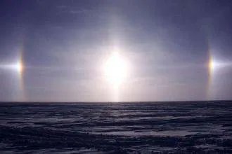 黑龙江虎林市出现三个太阳，这种现象是如何出现的？