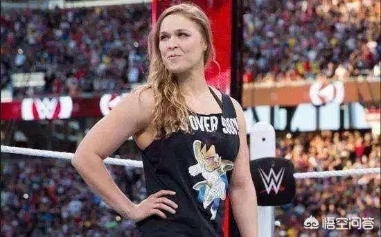 UFC“女王”罗西正式签约WWE摔角，上周严肃否认为何反转？