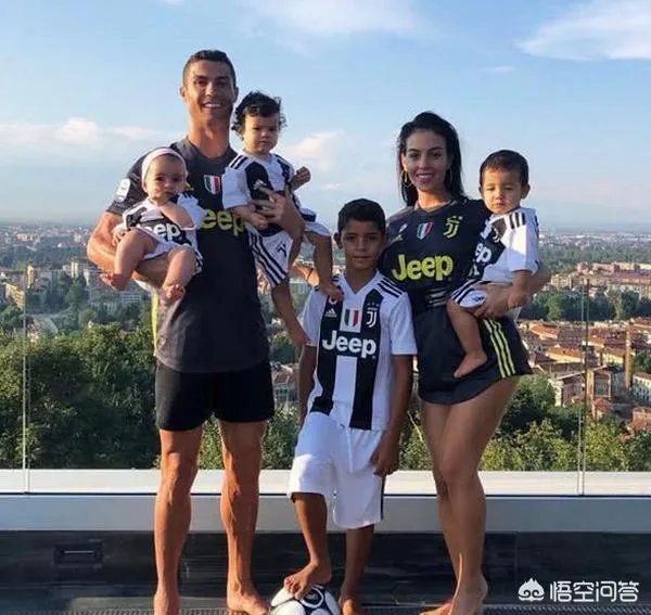 《葡萄牙晨邮报》敲定C罗与女友订婚了，球迷会哭吗？