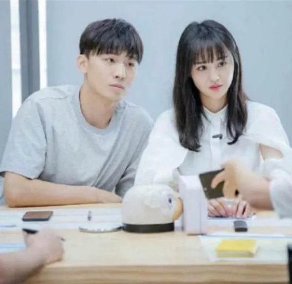 郑爽前男友张恒再收限制消费令，部分员工对他讨薪起诉， 你怎么看？