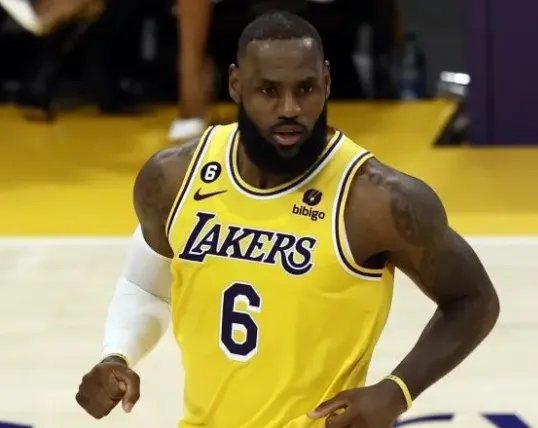 NBA常规赛开拓者准绝杀湖人，詹姆斯也抵挡不了“衰老”吗？