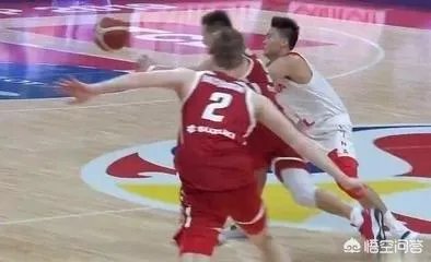 李楠结束采访时回应中国男篮两大问题，并认为发球失误不怪周琦，你们怎么看？