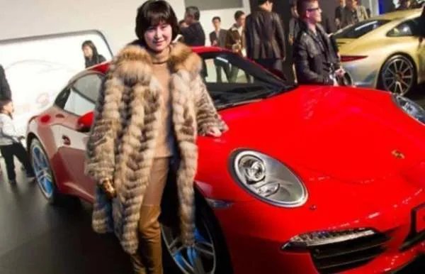 那个发现银行卡漏洞疯狂刷爆2300万的留学生被报警后，结果怎样?