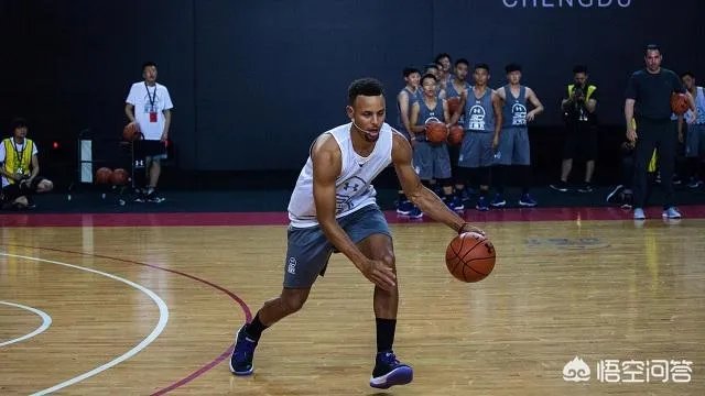 在受到库里的夸赞后,独臂励志篮球少年张家诚录制视频表示感谢,你怎么评价?