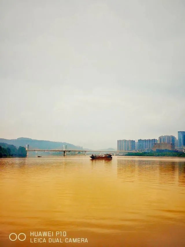 大假到处都是川A，成都人真的很有钱很好耍吗？