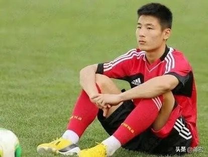 国足招入多名归化前锋，武磊还能竞争首发位置吗？