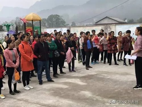 幼儿园开不出工资，老师转行卖烧烤火了，家长很捧场，你怎么看？