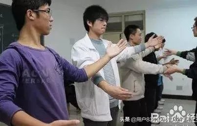 大众交谊舞好学吗？需要注意什么呢？