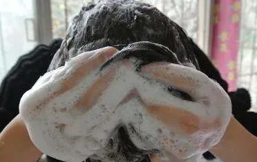 怎样正确使用啤酒洗头?