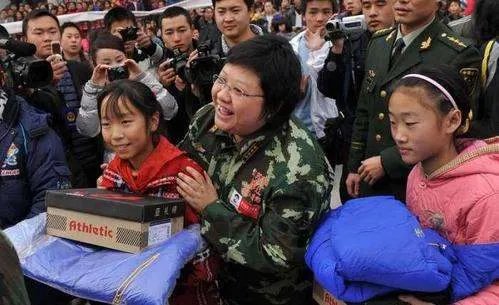 李宇春生日粉丝公益捐款破百万，为什么明星们都热爱公益活动？