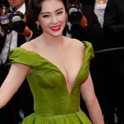 张雨绮透视群酥胸 女星大尺度透视装盘点