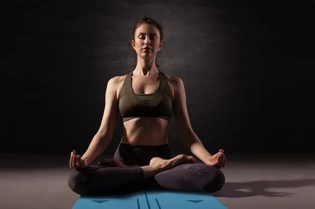 哪几个瑜伽拉伸动作适合初学者？