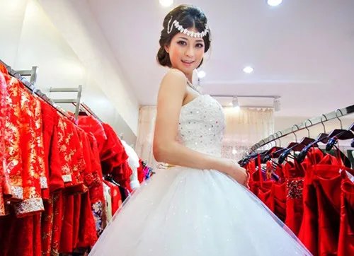 婚纱出租一套要多少钱　买婚纱和租婚纱的区别在哪