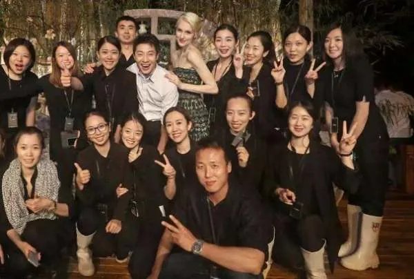 撒贝宁妻子旧照曝光，两个人是怎么相识相爱的？