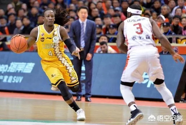 胡金秋反关节硬拉劳森，李春江说属于正常接触。这事你们怎么看？