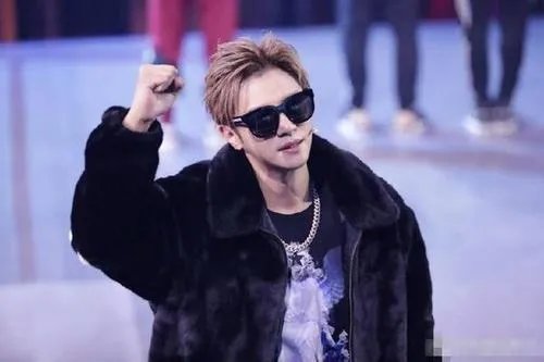 罗志祥微博秀恩爱，一个什么样的女人能拴住亚洲舞王的心?