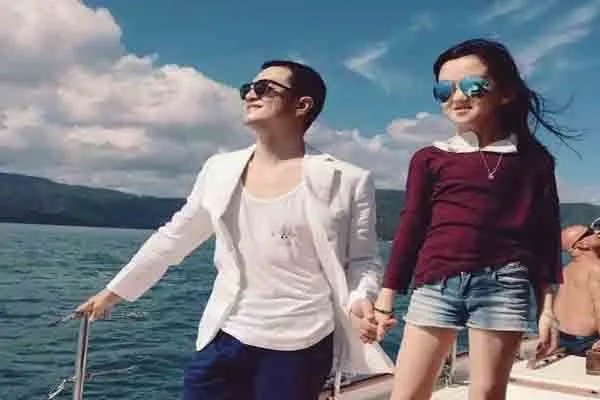 李嫣15岁生日李亚鹏未送祝福，你觉得父母的祝福重要吗？