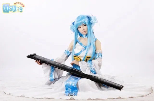 国产美女大胆Cos《仙剑3》龙葵 竟只用白布遮私处