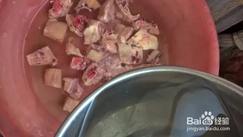 家常炖鸡架的做法