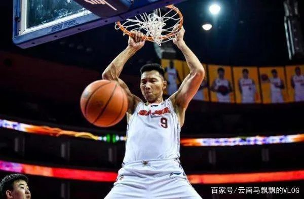 易建联主动降薪百分之50，他不在乎钱吗？