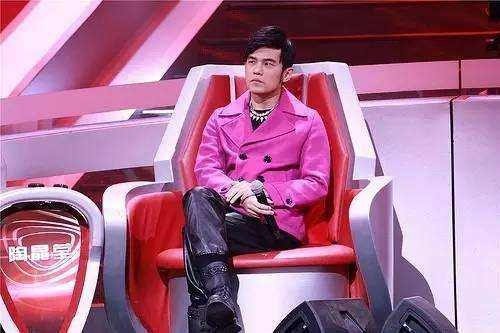 男生怎么穿才能把粉色穿的好看？