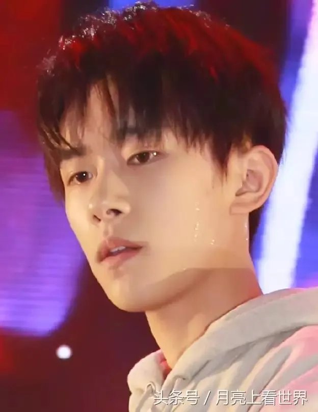 如何评价易烊千玺在十七岁生日会上面的表现？