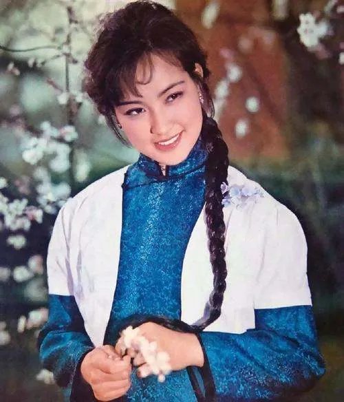 方舒外号“高压线”，追求者无数，意外车祸撞出姐弟恋。后来怎样？