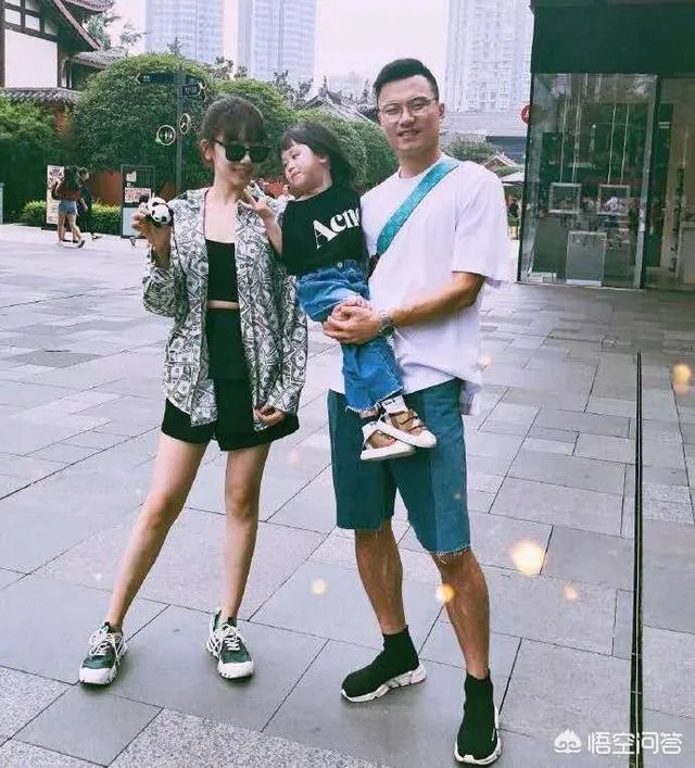 “中泰大战”郜林罚点前亲吻手腕上妻女名字,王晨甜蜜回应:“看到啦!”你怎么看?