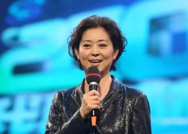 倪萍吐槽4位主持人全是废物，她为何这么敢说？